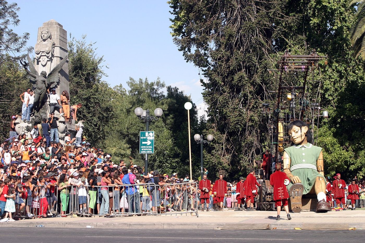Enormous marionette of Royal de Luxe's Little Giant towering over a packed Santiago street during the Teatro a Mil festival