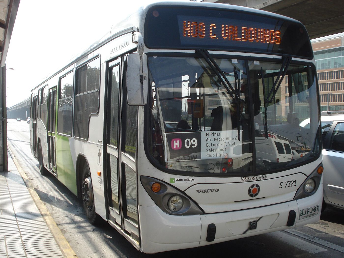White and green RED Movilidad bus at a stop in Santiago showing its route number on the destination board